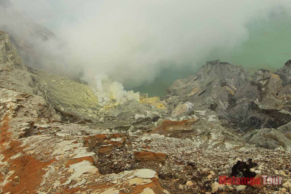 Ijen crater view