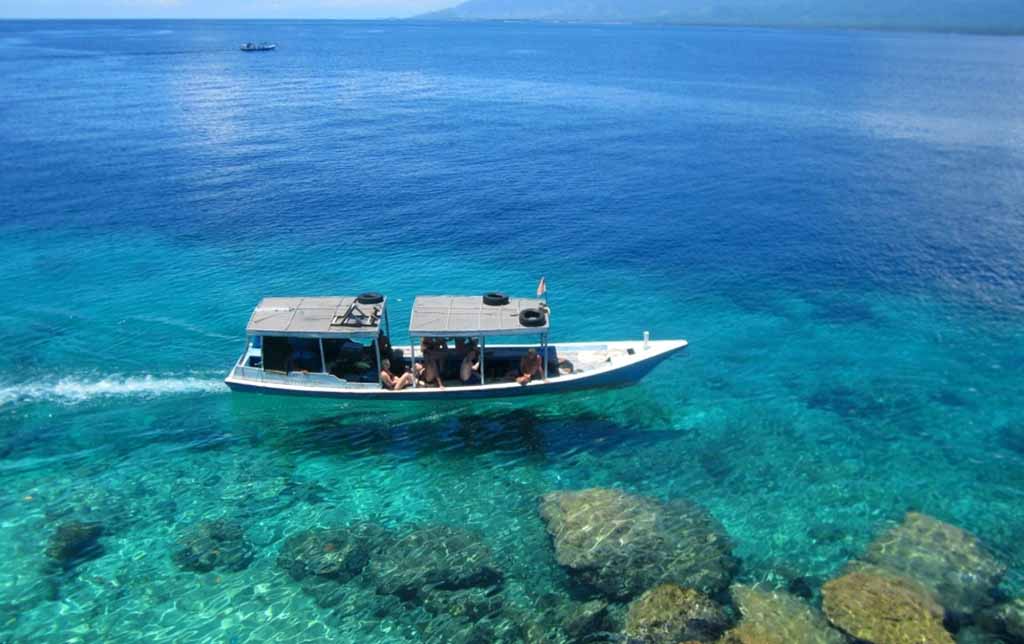 A boat to Menjangan island