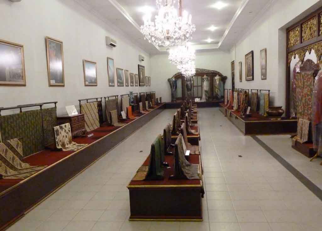 Danar Hadi Batik Museum - Solo