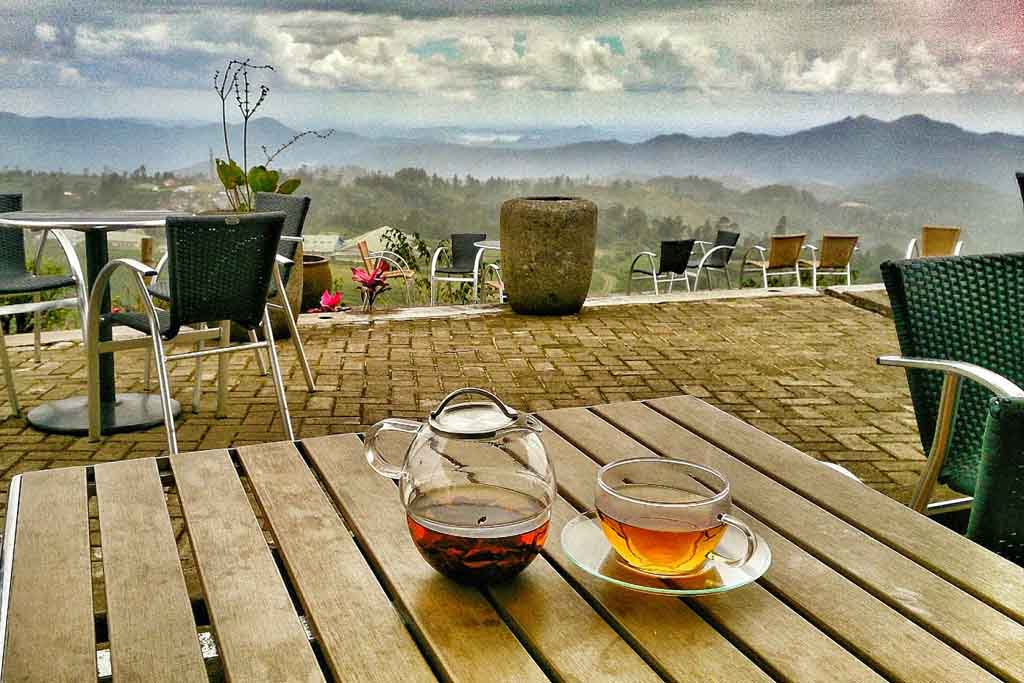 Enjoy tea at Malino highland
