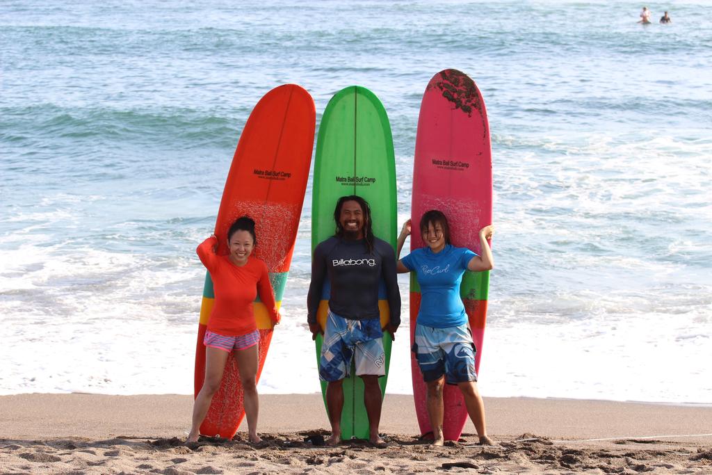 Batu Bolong surf lesson