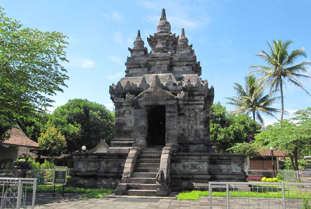 Pawon temple - Magelang