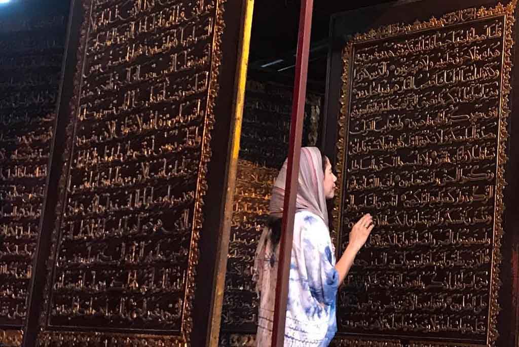 A tourist detailing giant holy Quran of Palembang