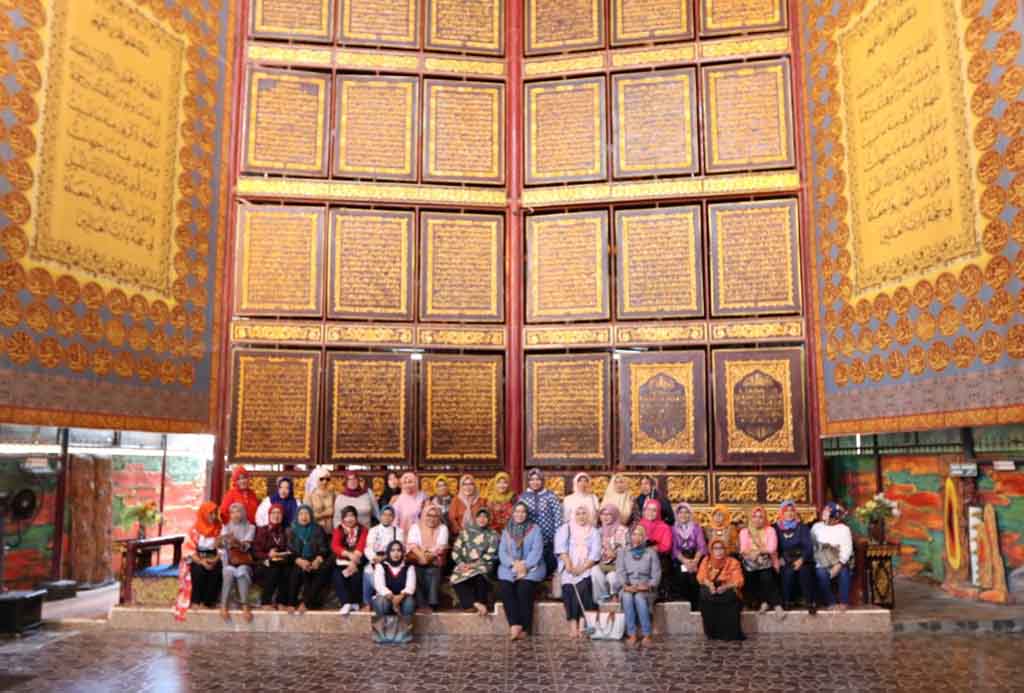 Tour to Giant Quran of Palembang
