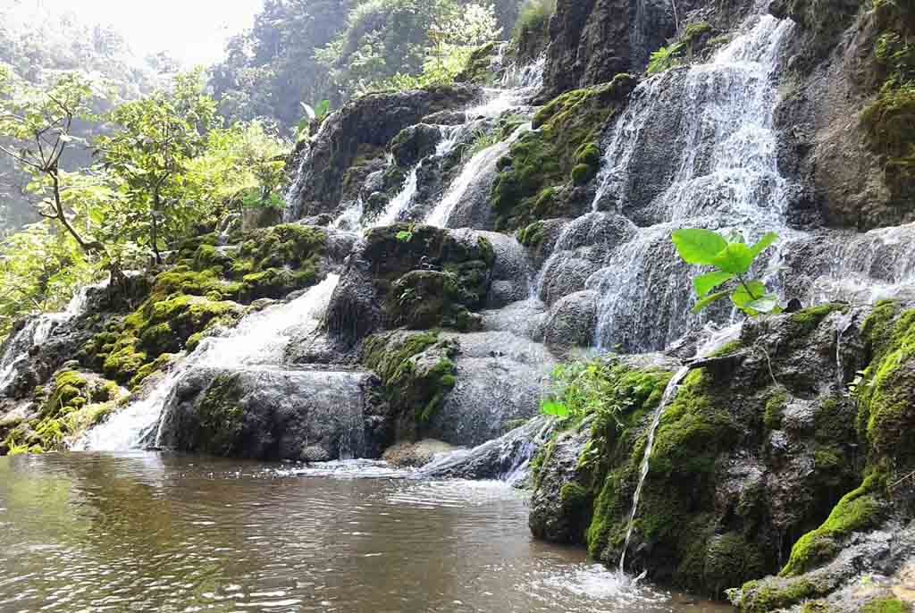 Goa Tetes water stream