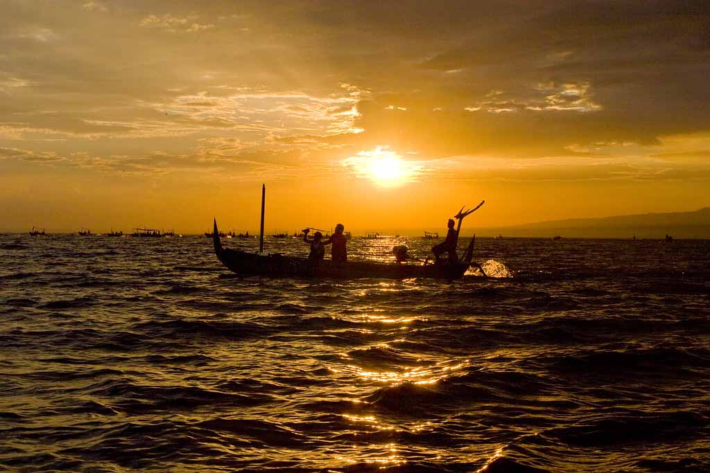 Early morning dolphin trip in Lovina