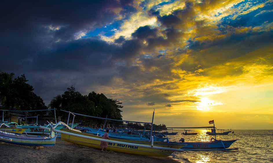 Lovina beach sunrise